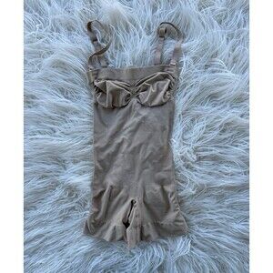 Skims Seamless Sculpt Strapless Shortie Bodysuit Clay 
Size Medium